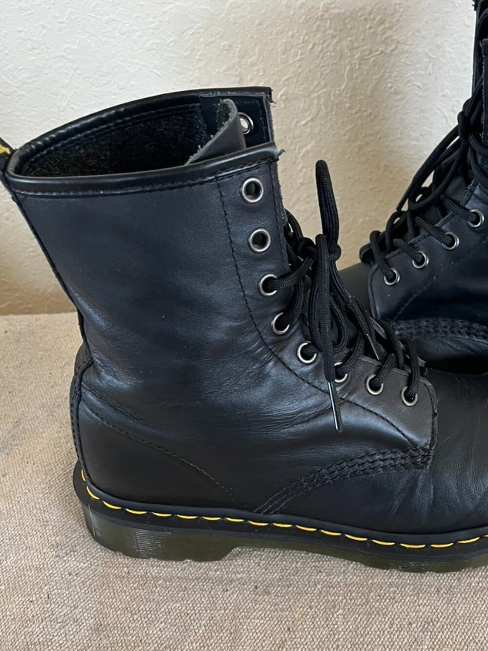 Dr. Martens Woman's Airwair 11821 Black Leather Combat Ankle Boots Sz 9 - Picture 7 of 13